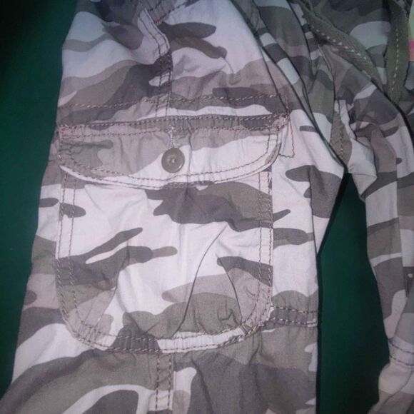 OP - Ocean Pacific Camo Crop Cargo Capris Pants - Juniors Size 13 - Brand New - Picture 4 of 7